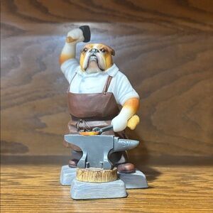 Robert Harrop Doggie People- UK
Bulldog Blacksmith Dog Figurine